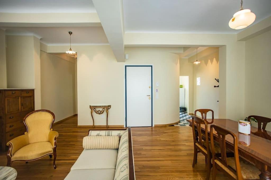 Plaka Vintage Apartment أثينا المظهر الخارجي الصورة